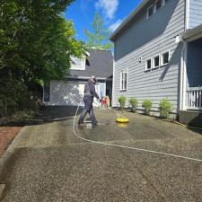 Front-Side-Driveway-Cleaning-in-Snoqualmie-WA 2